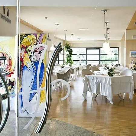 فندق Grand Garden 3*